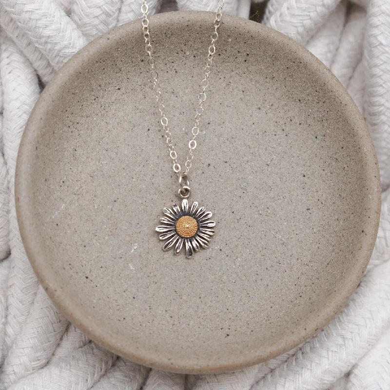 Women's star necklaces-Golden Daisy Necklace