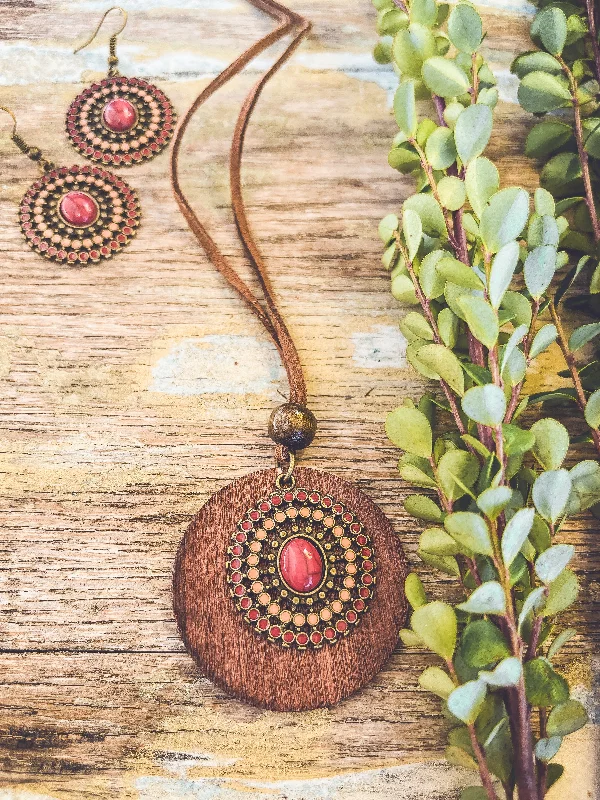 Vintage women's necklaces-Beautiful Boho Red and Brown Necklace and Earring Set